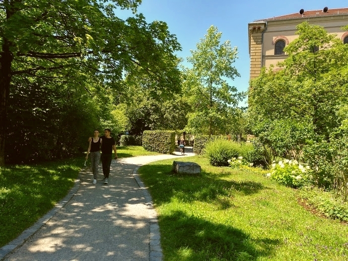 Großzügige Gartenanlage, fast noch in Münchens Zentrum gelegen