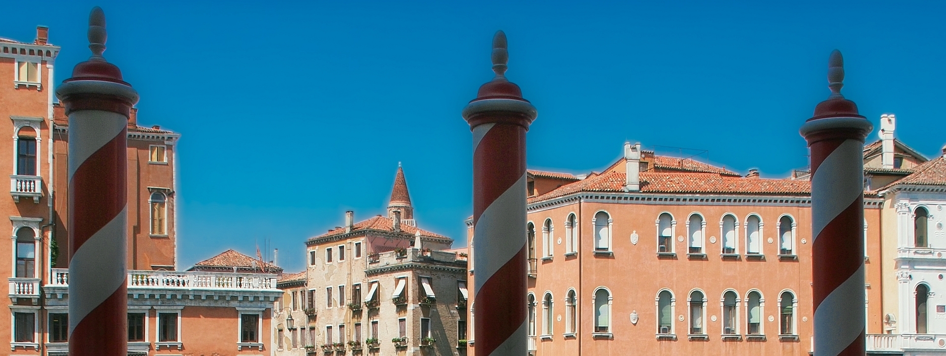 Hier im Bild sieht man sowohl die (fiktive) Terrasse von Commissario Brunetti wie auch die (reale) Terrasse des deutschen Studienzentrums in Venedig
