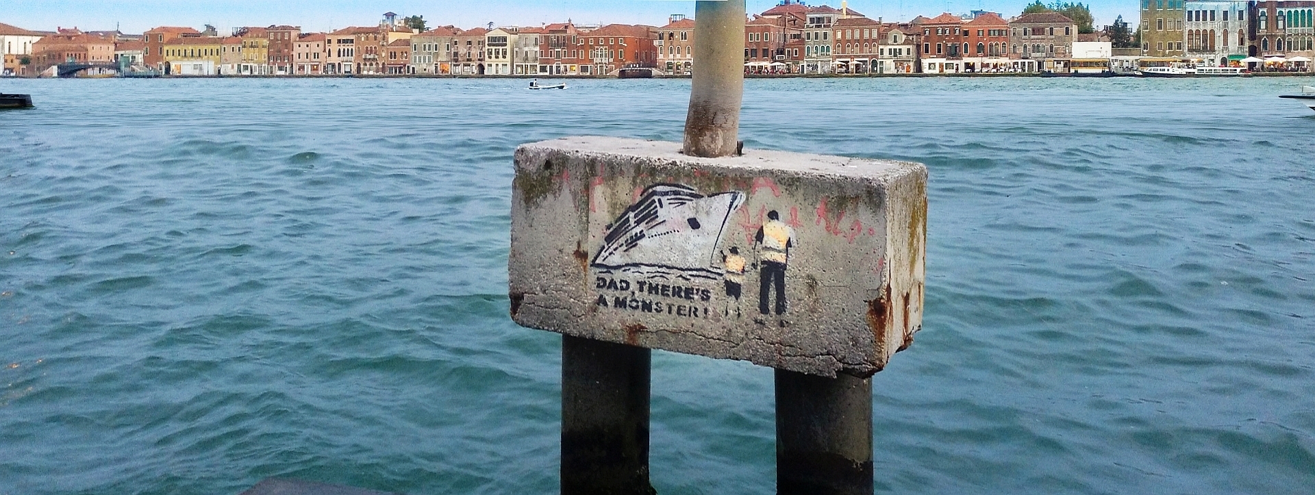 Graffito gegen Kreuzfahrtschiffe