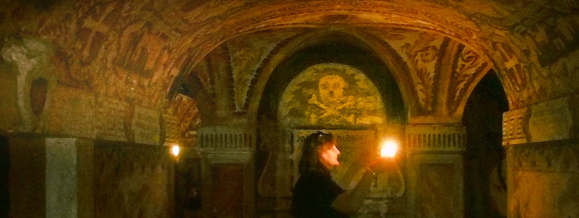 Ein freimaurerisches Motiv in einer Krypta in Santa Croce